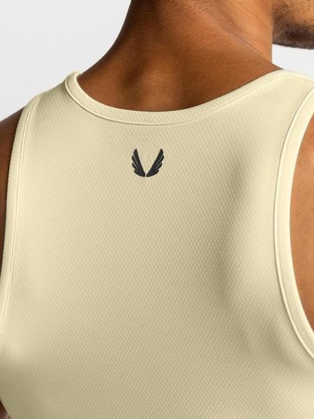 Puhas mudel ovaalse kaelusega meeste topp