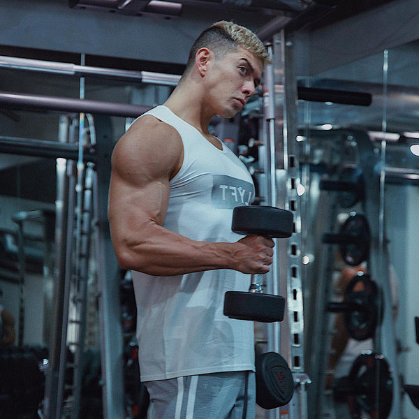 Sportlik ümara dekoltee ja trükiga meeste topp