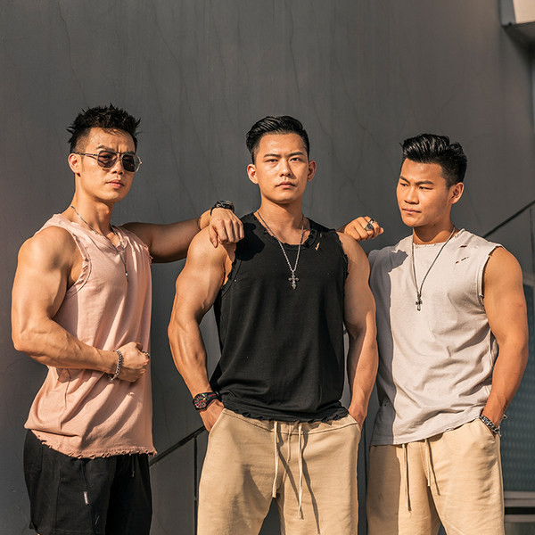 Κλασικό μοντέλο ανδρικό αμάνικο  με οβάλ λαιμόκοψη