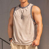 Sportlik meeste topp – ovaalse kaelusega