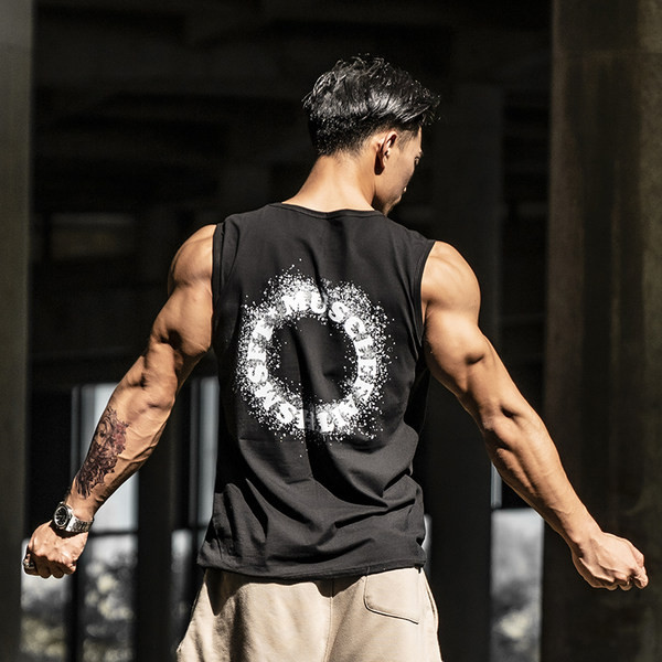 Σπορ ανδρικό φανελάκι με στάμπα στην πλάτη