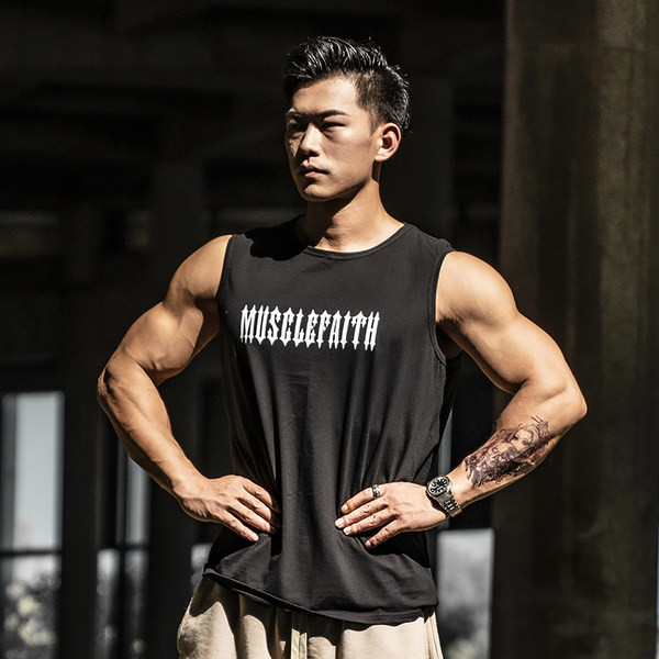 Σπορ ανδρικό φανελάκι με στάμπα στην πλάτη