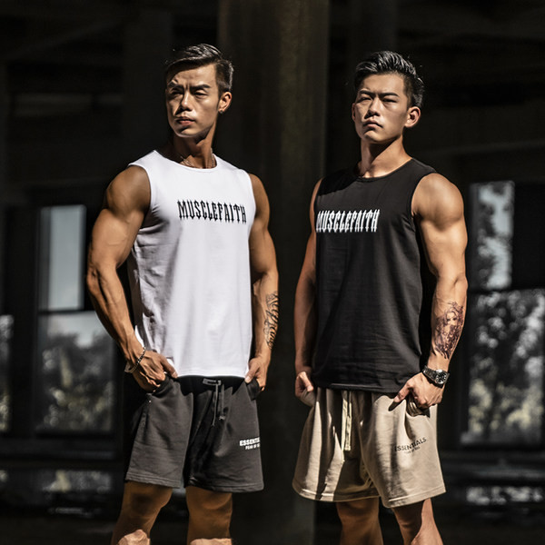 Σπορ ανδρικό φανελάκι με στάμπα στην πλάτη