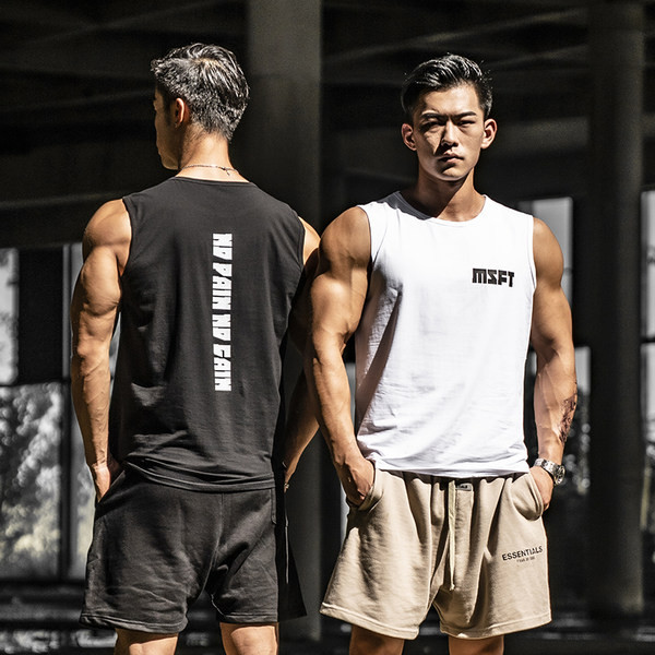 Ανδρικό αθλητικό φανελάκι κατάλληλο για fitness με επιγραφή