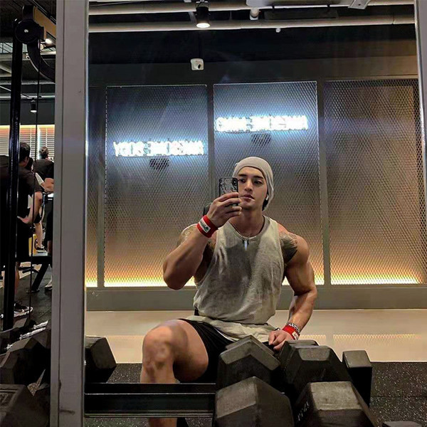 Ανδρικό φανελάκι με καθαρό σχέδιο