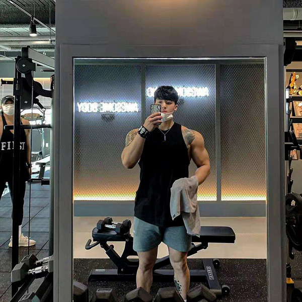 Ανδρικό φανελάκι με καθαρό σχέδιο