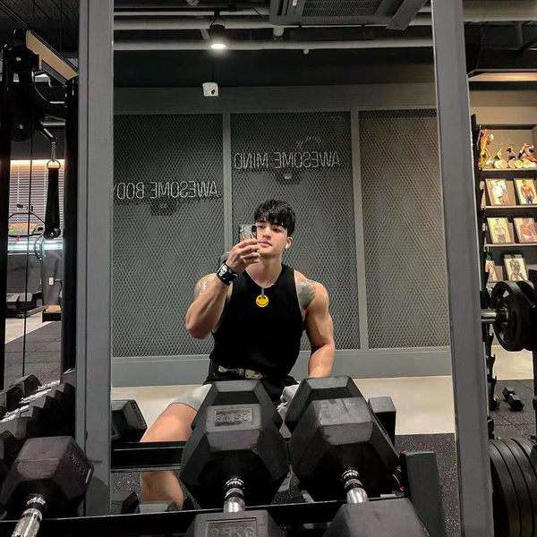 Ανδρικό φανελάκι με καθαρό σχέδιο