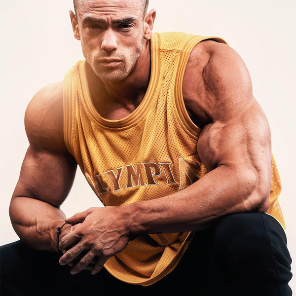 Ανδρικό αθλητικό φανελάκι με επιγραφή και λογότυπο