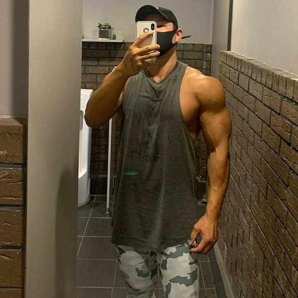 Σπορ ανδρικό φανελάκι σε διάφορα χρώματα