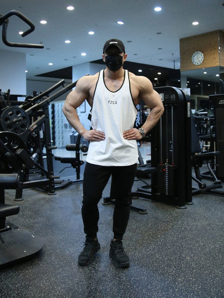 Meeste topp - trükise ja ovaalse kaelusega