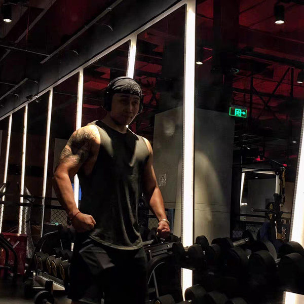 Ανδρικό αθλητικό φανελάκι - με επιγραφή στο πίσω μέρος