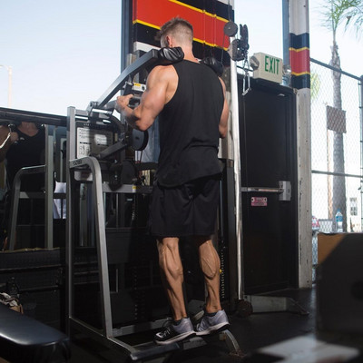 Jednobojna muška majica bez rukava s ovalnim izrezom