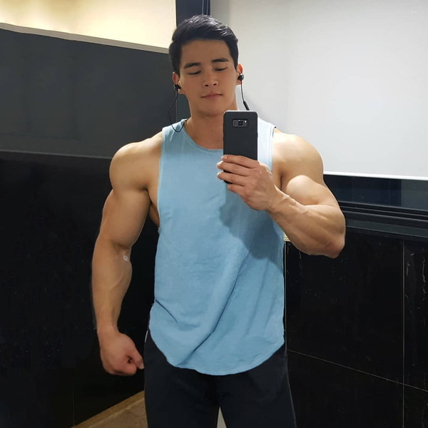 Jednobojna muška majica bez rukava s ovalnim izrezom