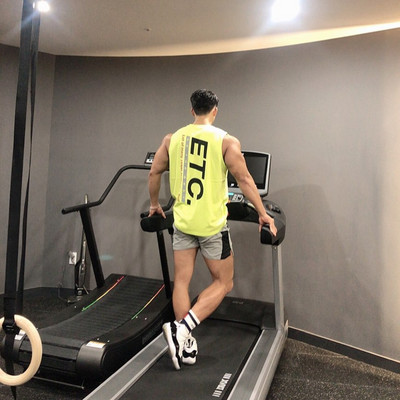 Muška sportska majica bez rukava - sa natpisom