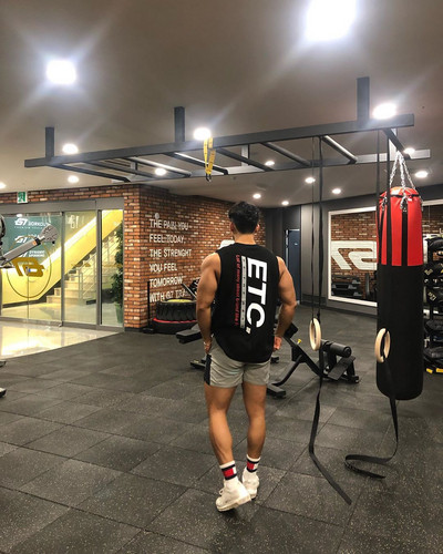 Muška sportska majica bez rukava - sa natpisom