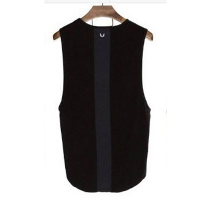 Fitnessiks sobivast kiirelt kuivavast materjalist meeste sporditankitops