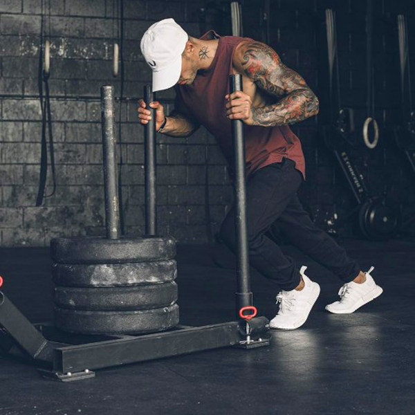 Fitnessiks sobivast kiirelt kuivavast materjalist meeste sporditankitops