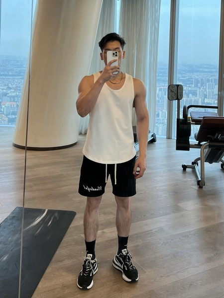 Κλασικό μοντέλο ανδρικό φανελάκι γυμναστικής