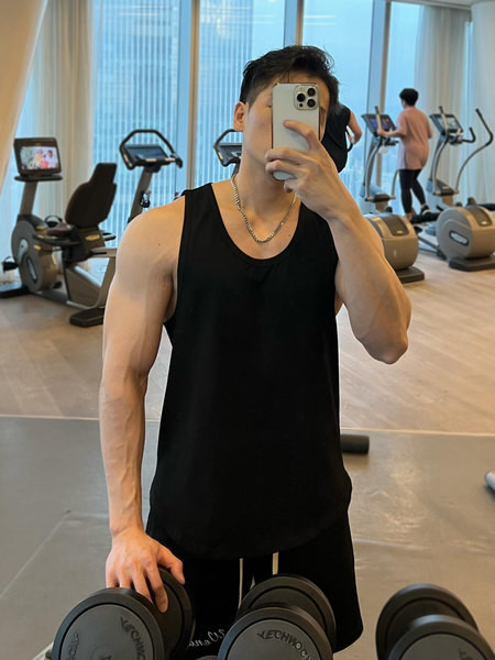 Κλασικό μοντέλο ανδρικό φανελάκι γυμναστικής