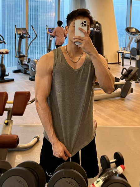 Κλασικό μοντέλο ανδρικό φανελάκι γυμναστικής