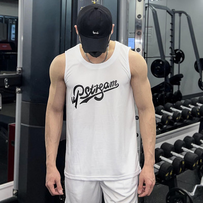 Ανδρικό σπορ φανελάκι με εμπριμέ λαιμόκοψη