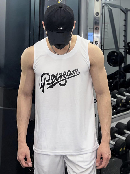 Ανδρικό σπορ φανελάκι με εμπριμέ λαιμόκοψη