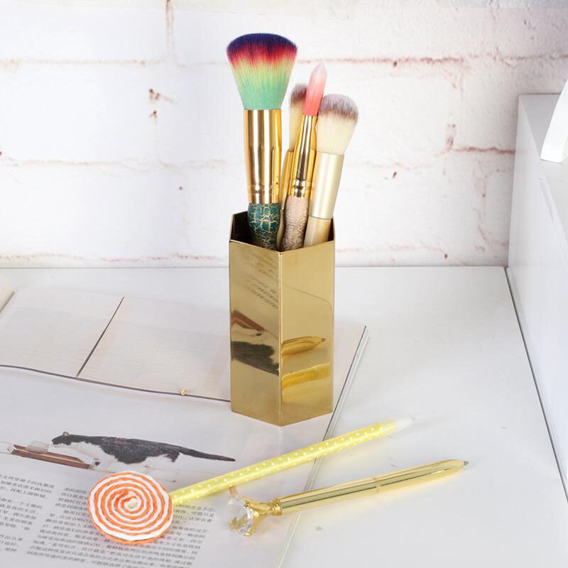 Põhjamaade kuldse pliiatsihoidja vaas kuusnurkse kujuga teemant-meigipintsli hoidja Kuldse lillevaasi metallist lauakaunistus