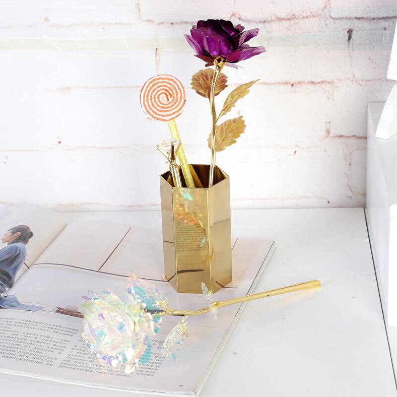 Põhjamaade kuldse pliiatsihoidja vaas kuusnurkse kujuga teemant-meigipintsli hoidja Kuldse lillevaasi metallist lauakaunistus