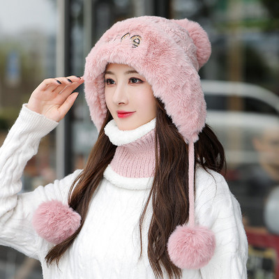 Χειμερινό καπέλο με πουπουλένιο και κεντημένο γράμμα