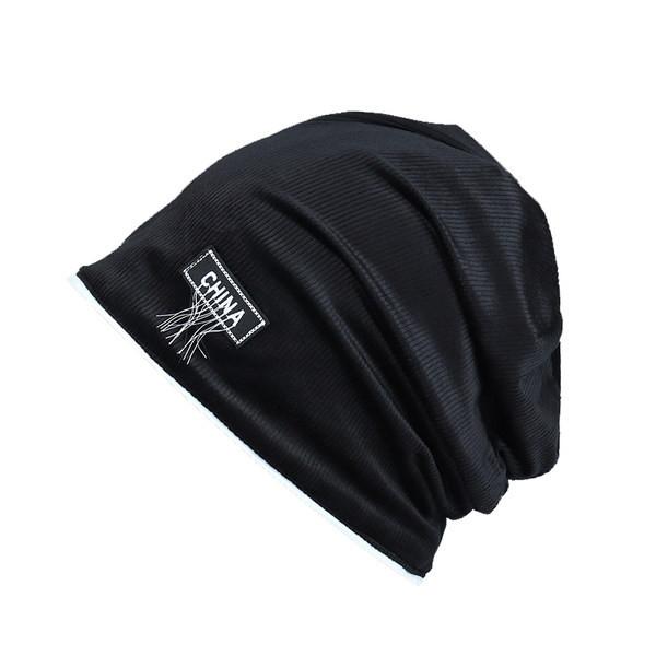 Ženska zimska kapa sa izvezenim natpisom