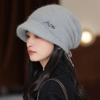 Γυναικείο καπέλο φθινοπώρου-χειμώνα με μεταλλική επιγραφή