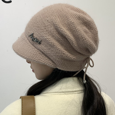 Γυναικείο καπέλο φθινοπώρου-χειμώνα με μεταλλική επιγραφή