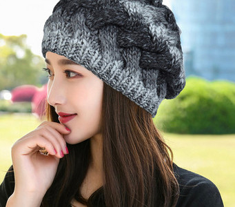 Χειμερινό πλεκτό καπέλο με ιριδίζοντα χρώματα