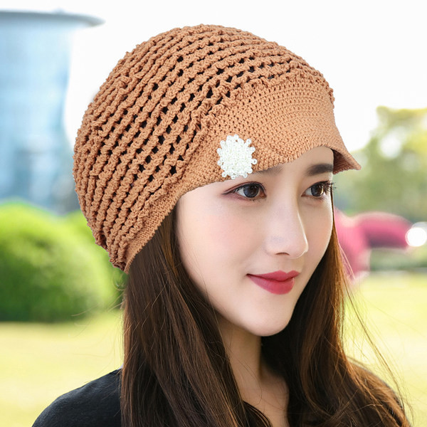 Ženska pletena kapa u više boja