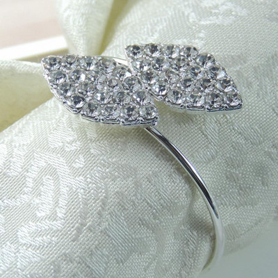 Roosa kullast hõbedased salvrätiku sõrmused salvrätikud pandlad metallist lehtedest kivist hoidik Kaunistus vöö bankett pulmaõhtusöök kodupidu