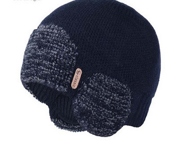 Ženska zimska kapa s perom