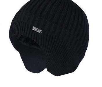 Ženska zimska kapa sa metalnim elementom, novi model