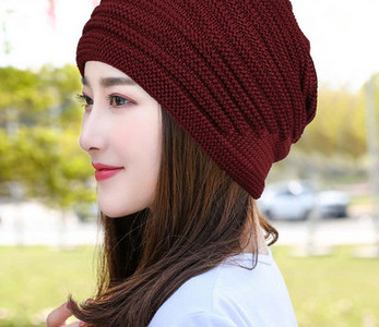 Μονόχρωμο πλεκτό χειμερινό καπέλο για γυναίκες