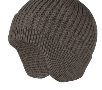 Γυναικείο χειμερινό πλεκτό καπέλο με καθαρό σχέδιο