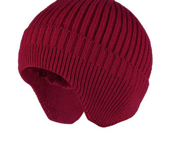 Γυναικείο χειμερινό πλεκτό καπέλο με καθαρό σχέδιο