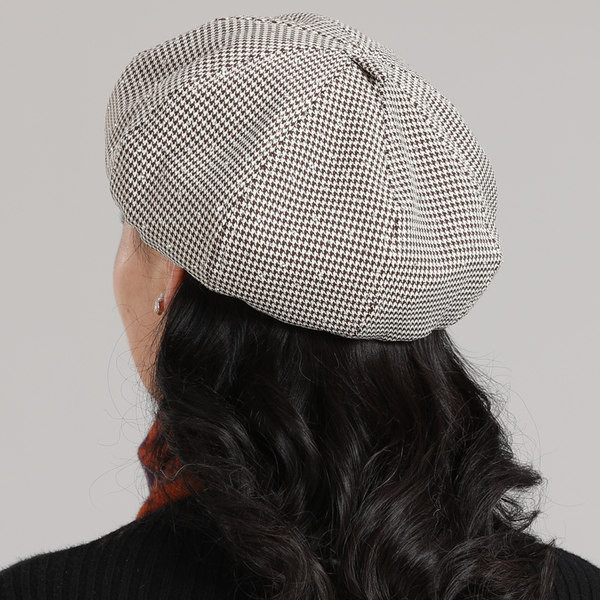 Μοντέρνο γυναικείο καπέλο μπερέ