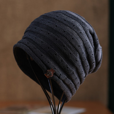 Τρέχον χειμερινό καπέλο με δερμάτινο στοιχείο