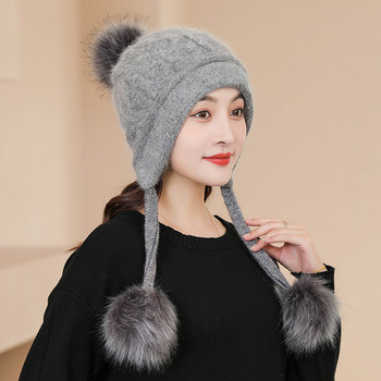 Зимна плетена шапка с пухени помпони за жени