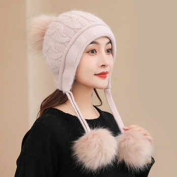 Зимна плетена шапка с пухени помпони за жени
