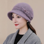 Naiste kaasaegne visiiri ja paelaga talvemüts