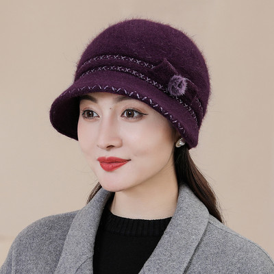 Naiste kaasaegne visiiri ja paelaga talvemüts