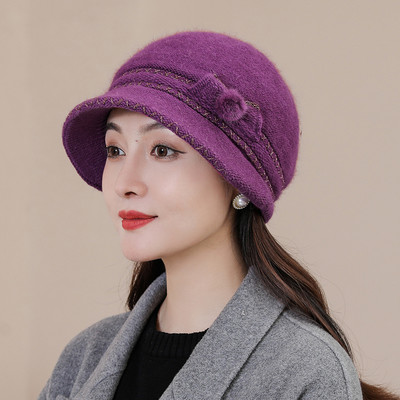 Naiste kaasaegne visiiri ja paelaga talvemüts