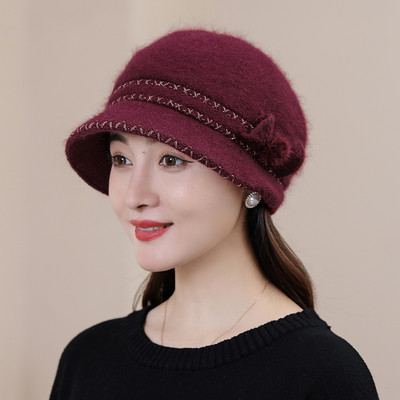 Naiste kaasaegne visiiri ja paelaga talvemüts