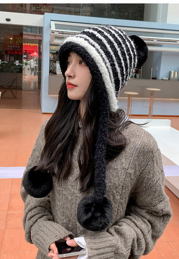 Нов модел зимна дамска шапка с помпони