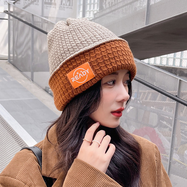 Uus mudel naiste kootud logoga müts - mitut värvi